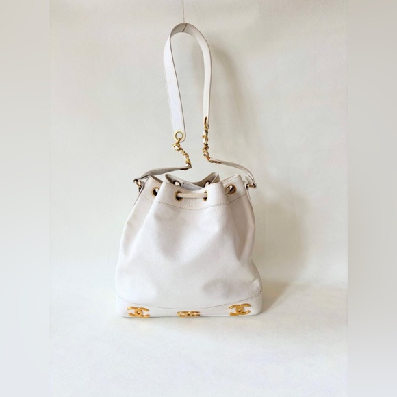 Beautiful Excellent Condition 🤍 CHANEL bucket bag, 1995 Collection 🤍 - Picture 13 of 16